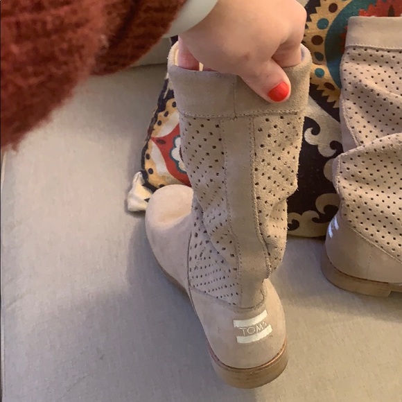 Boots - Picture 2 of 8